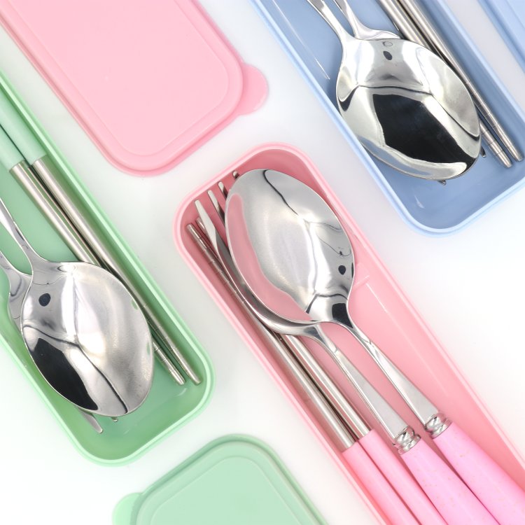 ชุดช้อนส้อมพรีเมี่ยม พร้อมทำโลโก้บริษัท วัสดุคุณภาพสูง ดีไซน์หรูหรา เหมาะสำหรับเป็นของขวัญองค์กรที่มีระดับ