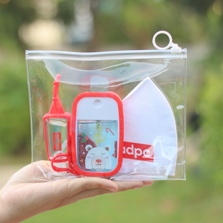 ขวดสเปรย์พรีเมี่ยม พร้อมสกรีนโลโก้ ดีไซน์ทันสมัย ขนาดพกพา หัวสเปรย์ละเอียด เหมาะสำหรับเป็นของขวัญองค์กรที่ใส่ใจในสุขอนามัยและความสะดวกในการใช้งาน