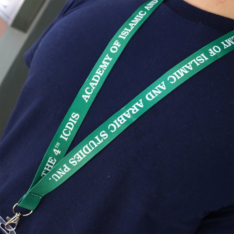 สายคล้องคอพรีเมี่ยม พร้อมทำโลโก้บริษัท วัสดุถักทออย่างดี ทนทาน เหมาะสำหรับคล้องบัตรพนักงาน กุญแจ หรืออุปกรณ์อื่นๆ และเป็นเครื่องมือสร้างแบรนด์ที่ดูดีมีระดับ