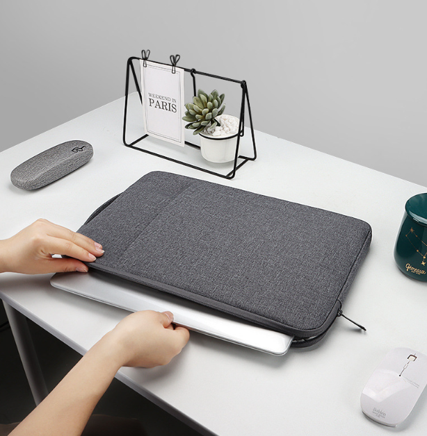 กระเป๋าใส่โน้ตบุ๊คพรีเมี่ยม ดีไซน์ทันสมัย พร้อมทำโลโก้บริษัท แข็งแรง ทนทาน ปกป้องโน้ตบุ๊คได้อย่างมั่นใจ