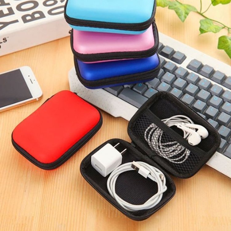 กระเป๋าเก็บสายชาร์จพรีเมี่ยม สั่งผลิตพร้อมสกรีนหรือพิมพ์โลโก้บริษัท วัสดุคุณภาพดี ช่องจัดเก็บหลากหลาย ขนาดกะทัดรัด น้ำหนักเบา พกพาสะดวก ช่วยเก็บสายชาร์จ อะแดปเตอร์ และอุปกรณ์เสริมอื่นๆ