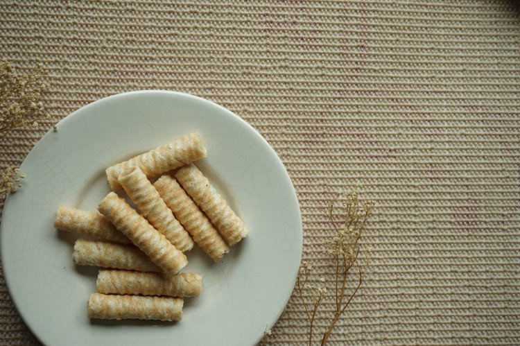 Tongsook Crispy coconut roll