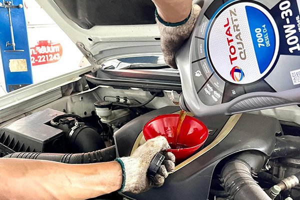 เปลี่ยยนน้ำมันเครื่องอุดร