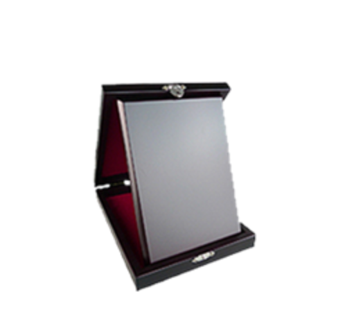 โล่ไม้ กำมะหยี่