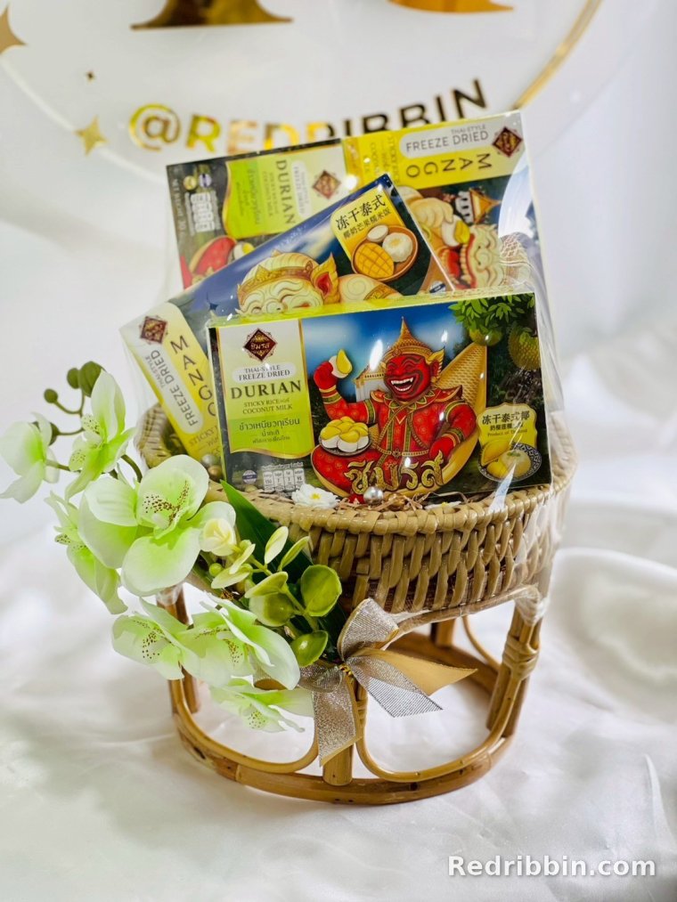Corporate gift basket example by RedRibbin 31