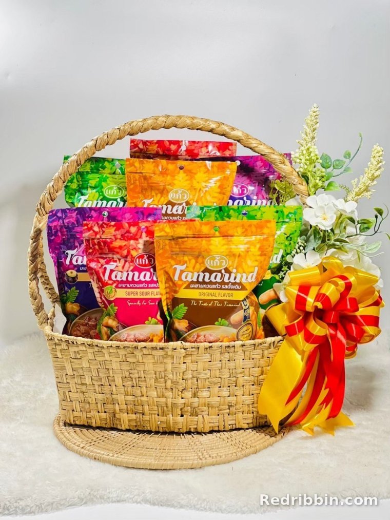 Corporate gift basket example by RedRibbin 41
