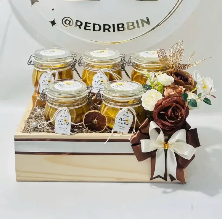 ตัวอย่างผลงานรับจัดกระเช้าสินค้า RedRibbin 21
