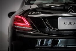  “Mercedes-Benz C 300 e AMG Sport” รถยนต์ EQ Power ปลั๊กอินไฮบริดดีไซน์สปอร์ต