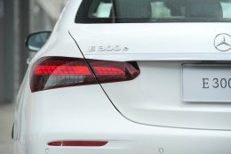 Mercedes-Benz The new E-Class ดีไซน์ใหม่สุดโฉบเฉี่ยว