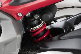  “ไทรอัมพ์ สตรีท ทริปเปิล อาร์” สปอร์ตเนคเก็ตไบค์ ที่ทรงพลัง