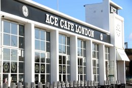 “ไทรอัมพ์” พาเที่ยว Ace Cafe London