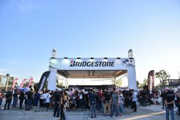 บริดจสโตน เปิดประสบการณ์พาเชียร์ติดขอบสนามการแข่งขัน “Super GT 2017” 