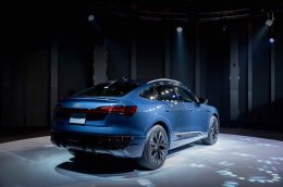 Audi_Q8_e_tron_Sportback_55_S_line_Black_edition