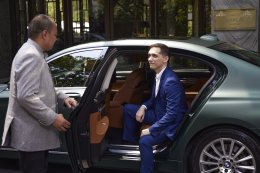 BMW_7_Series_Handover_to_Kimpton_Maa_Lai