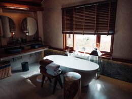โรงงาน ผลิต อ่างอาบน้ำ อ่างล้างหน้า หินสังเคราะห์ หินเทียม bathtub basin sink solid surface composite stone manufacturing โรงแรม รีสอร์ท