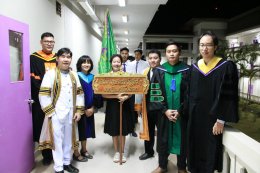 สมเด็จพระเจ้าอยู่หัวมหาวชิราลงกรณบดินทรเทพยวรางกูร ทรงพระกรุณาโปรดเกล้า ฯ ให้สมเด็จพระเทพรัตนราชสุดา ฯ สยามบรมราชกุมารี เสด็จพระราชดำเนินแทนพระองค์ไปพระราชทานปริญญาบัตรแก่ผู้สำเร็จการศึกษาจากมหาวิทยาลัยพะเยา ประจำปีการศึกษา 255