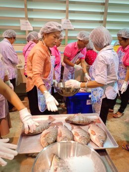   คณะเกษตรศาสตร์และทรัพยากรธรรมชาติ ม.พะเยา จัดฝึกอบรมและถ่ายทอดเทคโนโลยี “การผลิตปลาส้มจากปลานิล”