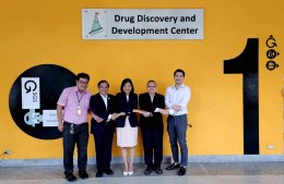 MOU signing ceremony between Khaolaor Pharmacy Company Limited and Thammasat University