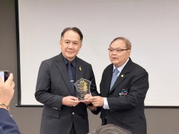 พญ.เพชรไพลิน พงษ์บริบูรณ์ ร่วมเป็นวิทยากรพิเศษในงานเสวนา "เพิ่มคุณภาพ เพิ่มพูนธุรกิจ" โดยชมรมบัวหลวงเอสเอ็มอี