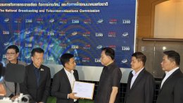สมาคมโทรทัศน์ระบบดิจิตอล (ประเทศไทย) พร้อมด้วยผู้ประกอบกิจการโทรทัศน์ เข้ายื่นหนังสือต่อ ศาสตราจารย์คลินิก นพ.สรณ บุญใบชัยพฤกษ์
