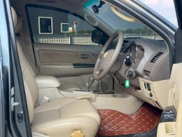 TOYOTA FORTUNER 3.0 V 4WD ปี2005 ราคา 299,000 บาท