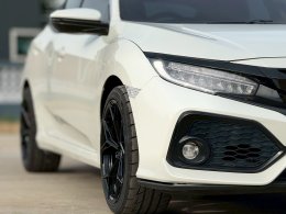 HONDA CIVIC FK 1.5 TURBO ปี2017 ราคา 729,000 บาท.