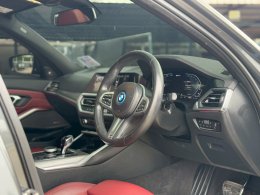 BMW 330E 2.0 M-SPORT ( PLUG IN HYBRID ) ปี 2022 ราคา 1,690,000 บาท