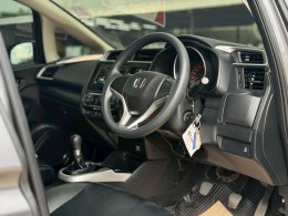 JAZZ 1.5 S I-VTEC MT HATCH (AB/ABS) MT ปี 2018 ราคา 429,000 บาท 