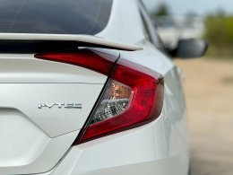HONDA CIVIC FC E 1.8 ปี 2018 ราคา 549,000 บาท 