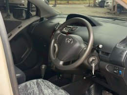 TOYOTA YARIS 1.5 J AT HATCH ปี2010 ราคา 149,000บาท
