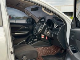 MITSUBISHI TRITON DUAL CAB2.4 GLS MT 4WD(AB/ABS) ปี2022 ราคา599,000บาท