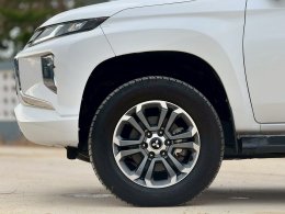 MITSUBISHI TRITON DUAL CAB2.4 GLS MT 4WD(AB/ABS) ปี2022 ราคา599,000บาท