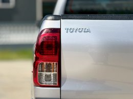 TOYOTA HILUX REVO SMART CAB 2.4 PRERUNNER E AT ปี2018 ราคา 499,000บาท