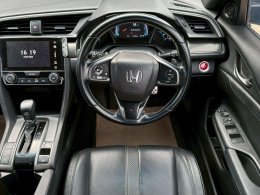 HONDA CIVIC FK 1.5 TURBO CVT HATCH ปี2017 ราคา729,000บาท