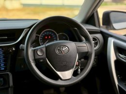 TOYOTA COROLLA ALTIS 1.8 E ปี2016 ราคา419,000บาท