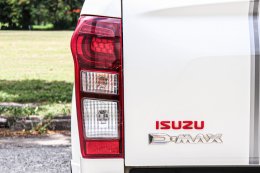 ISUZU D-MAX CAB4 1.9 HI-LANDER X-SERIES Z AT(DVD)ปี2018 ราคา849,000บาท