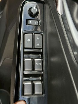 ISUZU D-MAX CAB4 VCROSS 3.0ZP MT 4WD(Euro5) ปี2024 ราคา899,000บาท