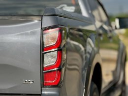 ISUZU D-MAX CAB4 VCROSS 3.0ZP MT 4WD(Euro5) ปี2024 ราคา899,000บาท