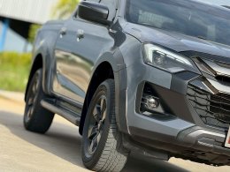 ISUZU D-MAX CAB4 VCROSS 3.0ZP MT 4WD(Euro5) ปี2024 ราคา899,000บาท