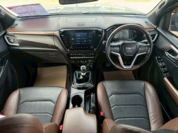 ISUZU D-MAX CAB4 VCROSS 3.0ZP MT 4WD(Euro5) ปี2024 ราคา899,000บาท