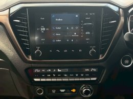 ISUZU D-MAX CAB4 VCROSS 3.0ZP MT 4WD(Euro5) ปี2024 ราคา899,000บาท