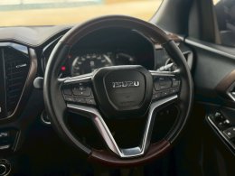 ISUZU D-MAX CAB4 VCROSS 3.0ZP MT 4WD(Euro5) ปี2024 ราคา899,000บาท