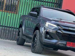 ISUZU D-MAX CAB4 VCROSS 3.0ZP MT 4WD(Euro5) ปี2024 ราคา899,000บาท