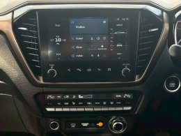 ISUZU D-MAX CAB4 VCROSS 3.0ZP MT 4WD(Euro5) ปี2024 ราคา899,000บาท