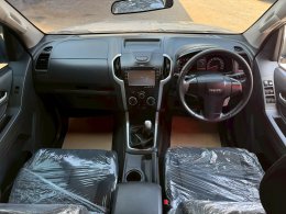 /D-MAX CAB 4 HILANDER2.5 Z DDI (ABS) MTปี2014/ ราคา 359,000 บาท