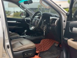 TOYOTA HILUX REVO DUAL CAB 2.4 PRERUNNER G AT ปี2017 ราคา549,000บาท