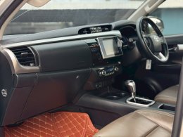 TOYOTA HILUX REVO DUAL CAB 2.4 PRERUNNER G AT ปี2017 ราคา549,000บาท