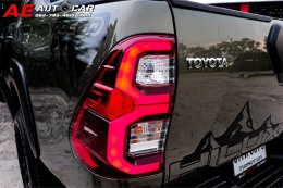 TOYOTA HILUX REVO DUAL CAB 2.8  ROCCO 4WD AT ปี2021 ราคา989,000บาท