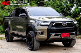 TOYOTA HILUX REVO DUAL CAB 2.8  ROCCO 4WD AT ปี2021 ราคา989,000บาท