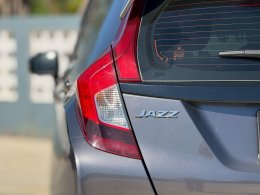 HONDA JAZZ 1.5 AT ปี2016 ราคา359,000บาท